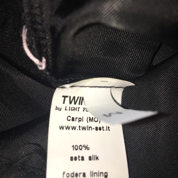 Silk European designer dress - Picture 4 of 6